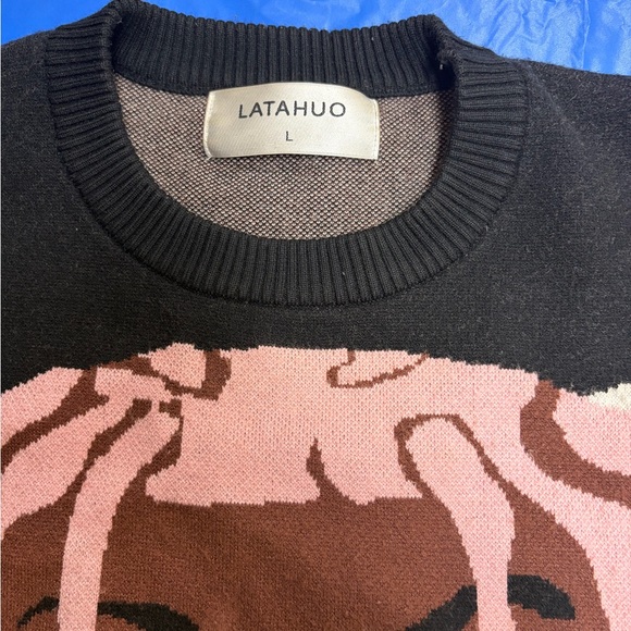 Black and White Graphic Sweatshirt - Picture 3 of 5